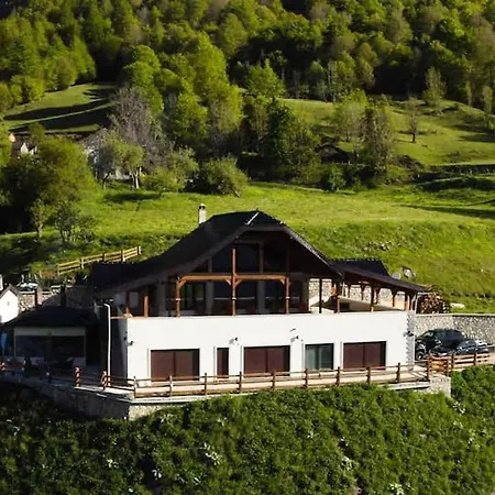 Alpin Zeneli Chalet