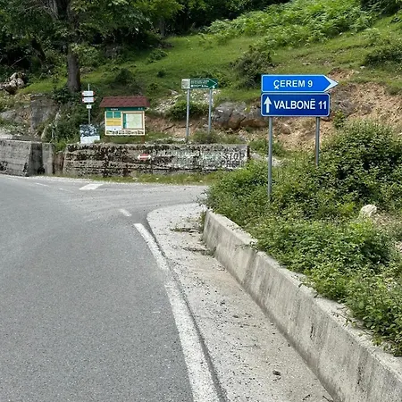 木屋 Alpin Zeneli Cerem